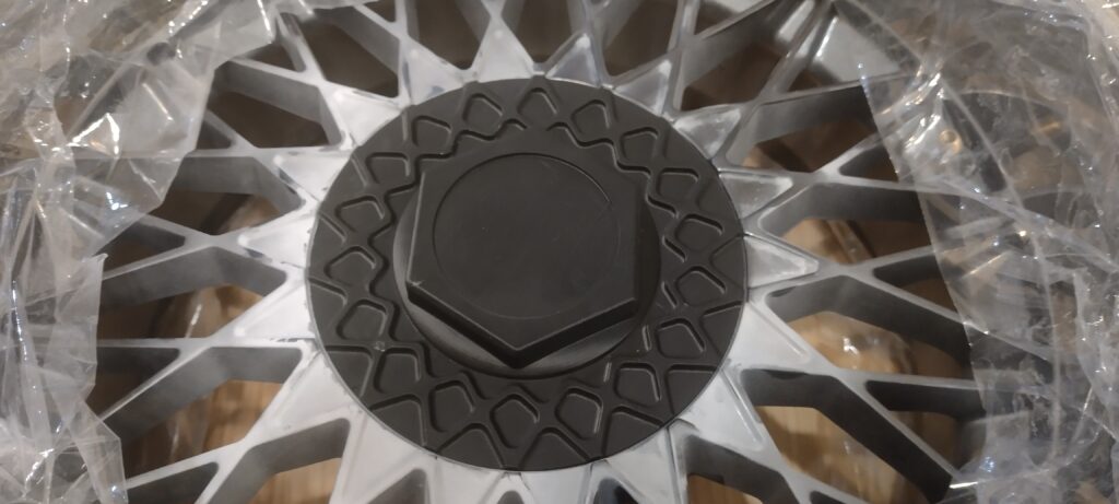 Customowy dekielek dopasowany do felgi